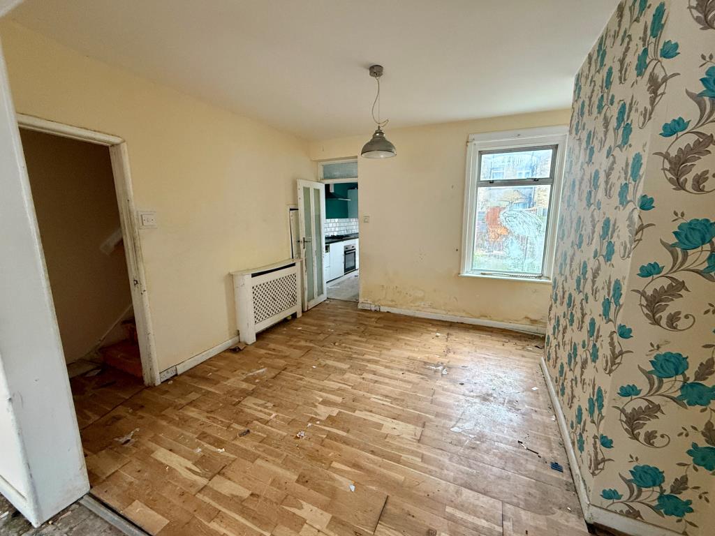 Lot: 112 - MID-TERRACED HOUSE FOR REFURBISHMENT - Dining room